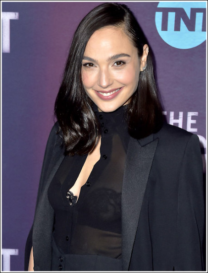 Gal Gadot Flashing Some Sexy Bosom And Bra Action! Gal Gadot Flashing Some Sexy Bosom And Bra Action!