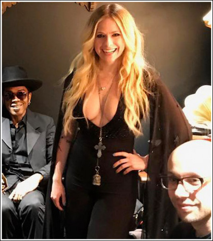 Avril Lavigne Returns With A Massive Braless Cleavage Show' WOW! Avril Lavigne Returns With A Massive Braless Cleavage Show' WOW!