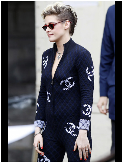 Kristen Stewart Cleavagy And Damn Sexy In A Skin-Tight Bodysuit! Kristen Stewart Cleavagy And Damn Sexy In A Skin-Tight Bodysuit!