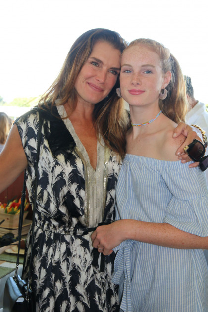 Brooke Shields tells daughters to use sunscreen after her skin cancer scares