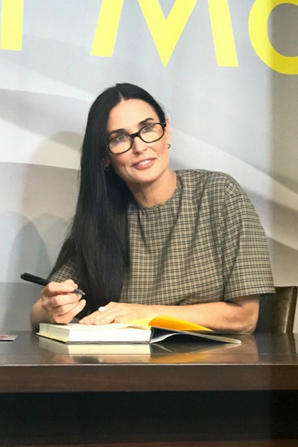 Demi Moore sleeps with seven dogs in her bed: 'We?re a communal species'