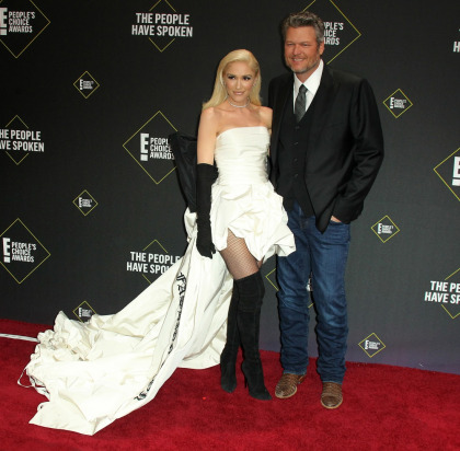 Gwen Stefani in Vera Wang at the People's Choice Awards: overkill or great'