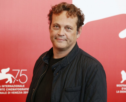 Vince Vaughn amicably chatted & shook small-hands with Donald Trump
