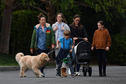 Jennifer Garner walked with her kids too, what does she think of Ben's PDA walks'