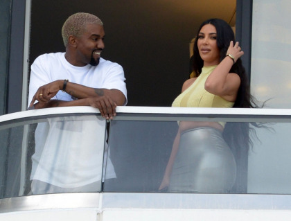 Kim Kardashian is visiting Kanye in Wyoming & she was seen crying
