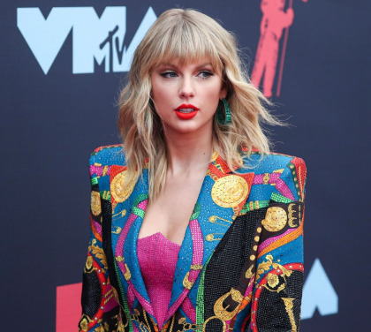 Taylor Swift is 'happy to make a contribution' to 'The Folklore' business owner