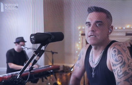 Robbie Williams went to St. Barts, tested positive for COVID