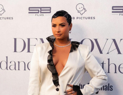 Demi Lovato's 'California sober' label is pissing off sobriety & recovery experts