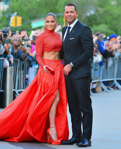 Jennifer Lopez & A-Rod won't be getting back together but he really wants to
