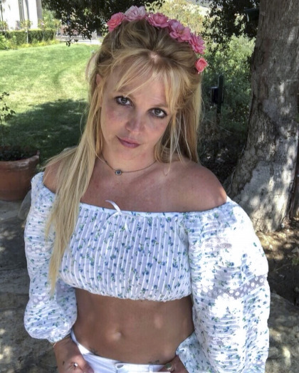 Britney Spears is 'finally feeling hopeful about the future' as her team resigns