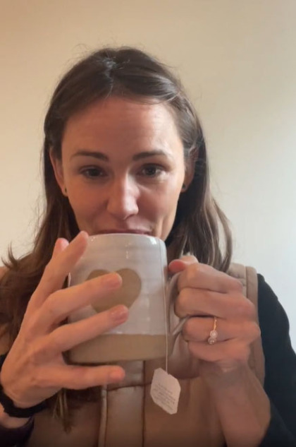 Jennifer Garner may be wearing an engagement ring in an Instagram video