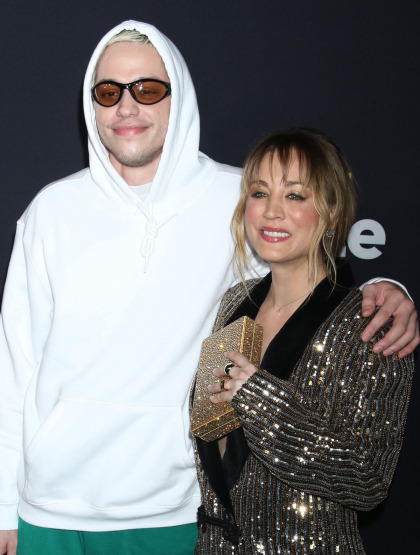 Kaley Cuoco makes fun of Pete Davidson for wearing a hoodie to their premiere