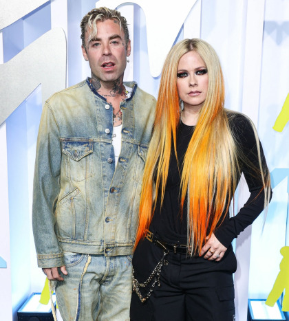 Avril Lavigne dumped Mod Sun, called off the engagement & didn't tell him