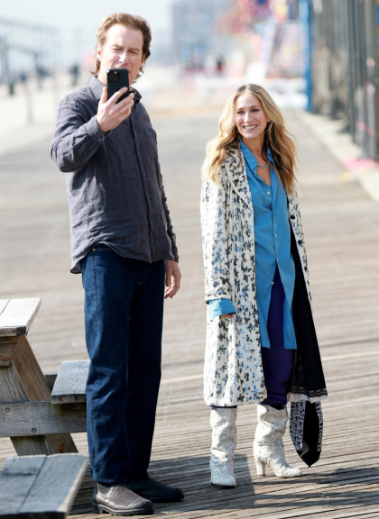 Sarah Jessica Parker & John Corbett look coupled-up for 'And Just Like That'