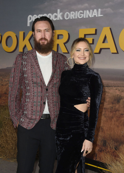 Kate Hudson can't figure out whether she wants a large or small wedding