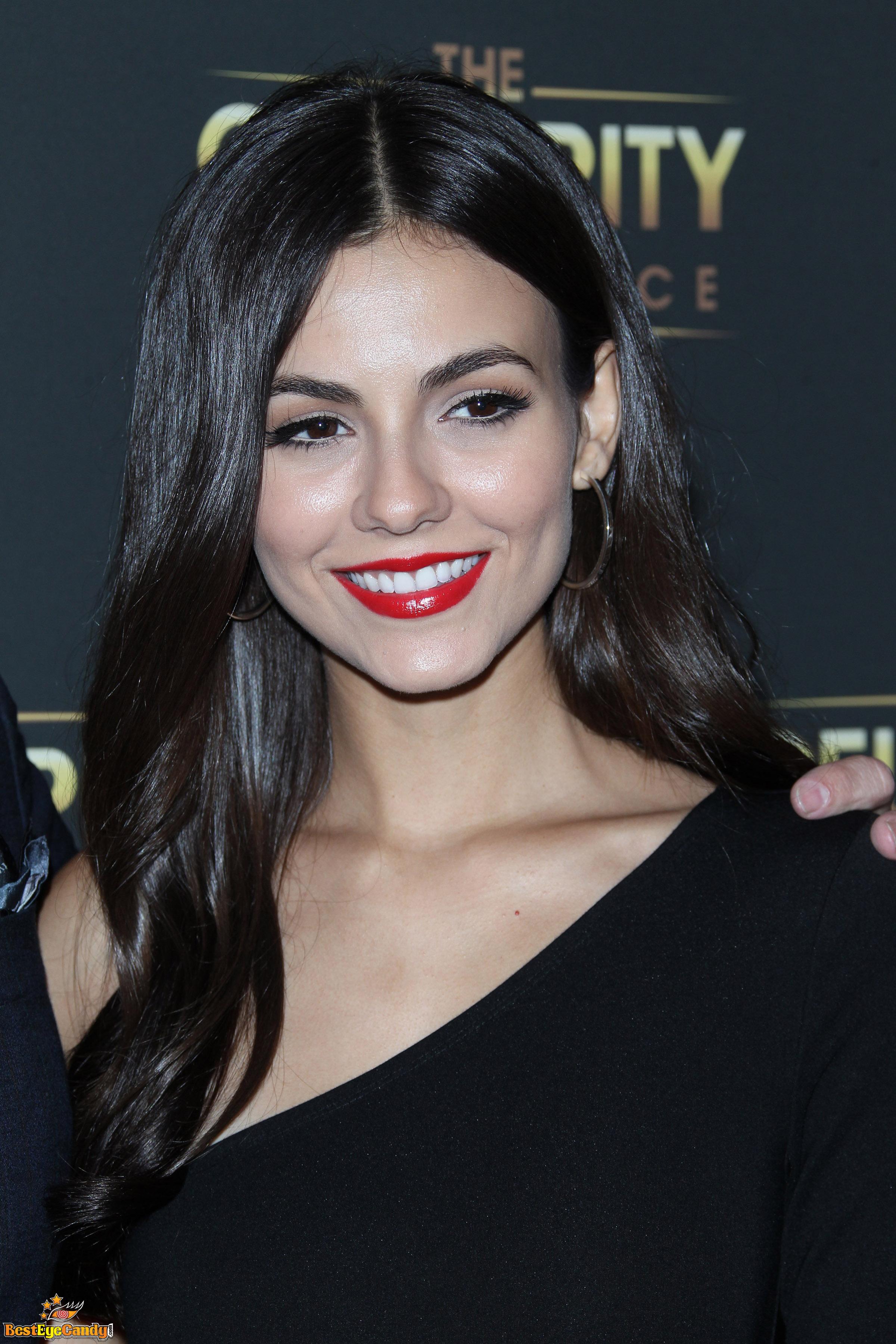 Victoria Justice at Celebrity Experience with in Universal City 07-16 ...