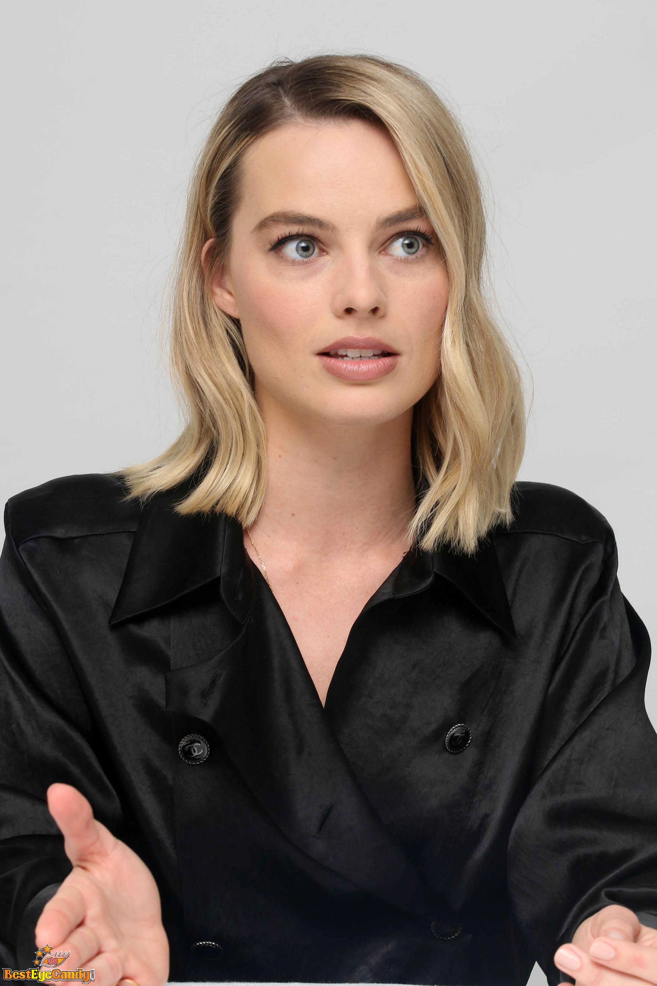 Margot Robbie Photo #4421052 [2100x3150] @ ...::: BestEyeCandy.com