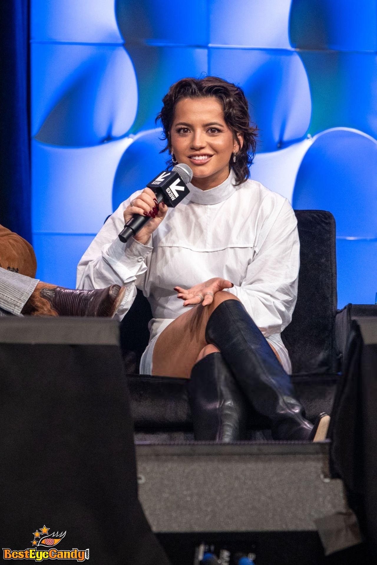 Isabela Merced Photo #7504438 [1280x1918] @ ...::: BestEyeCandy.com